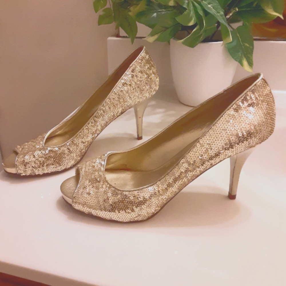 Ladies Shiny Gold Dress Shoes
